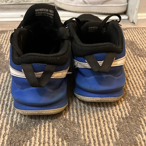 Nike Hustle D10 GS Black Game Royal Basketball Shoes Youth Size 7Y - Picture 6 of 7